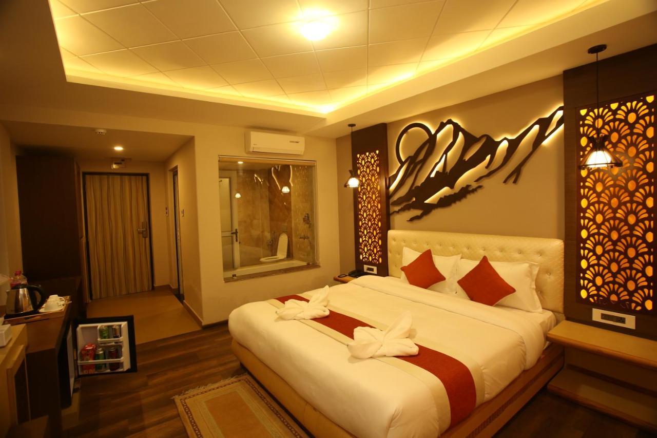 Hotel White Himal Pokhara Exterior photo