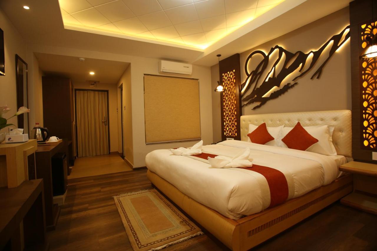 Hotel White Himal Pokhara Exterior photo