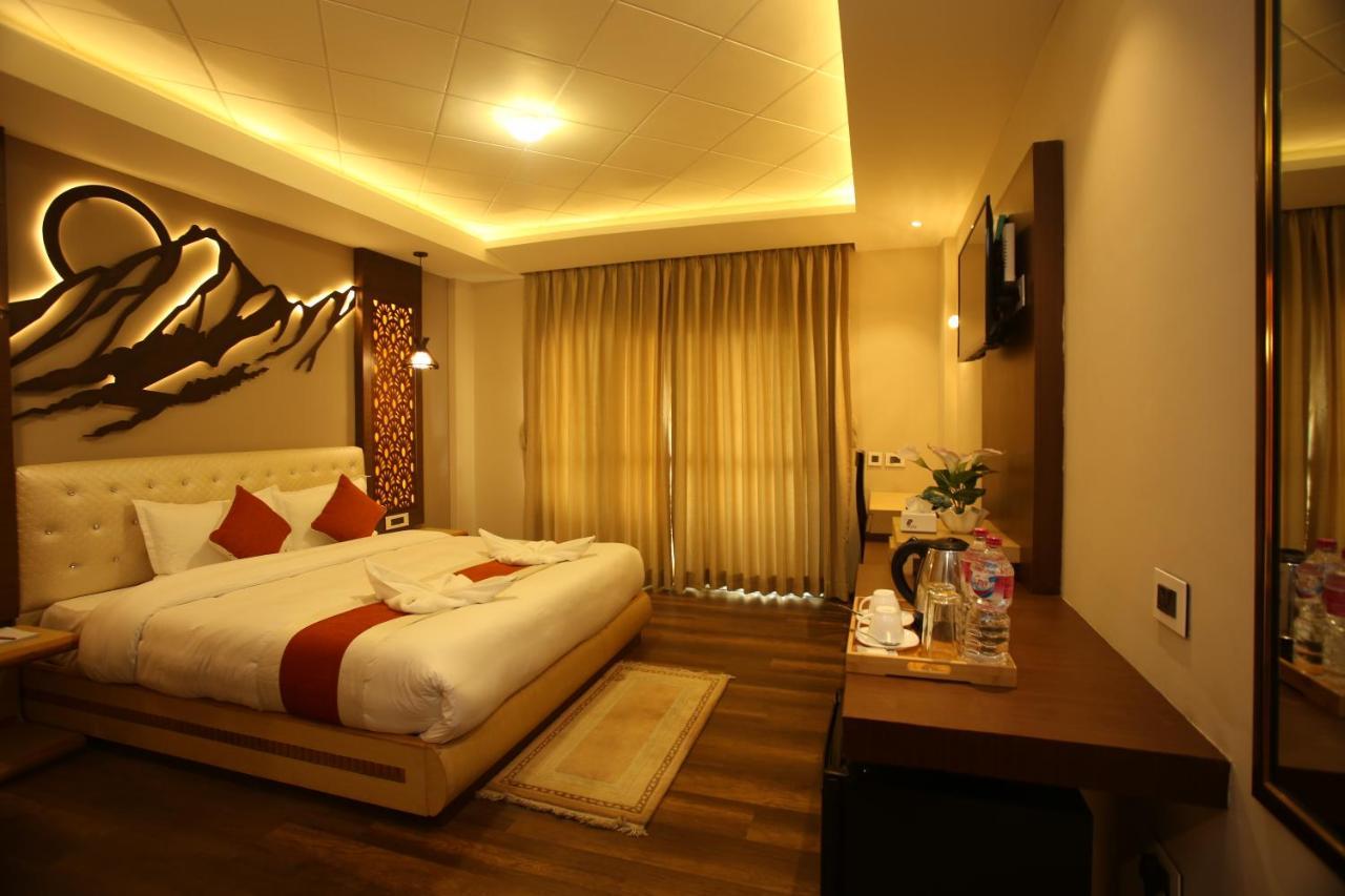Hotel White Himal Pokhara Exterior photo