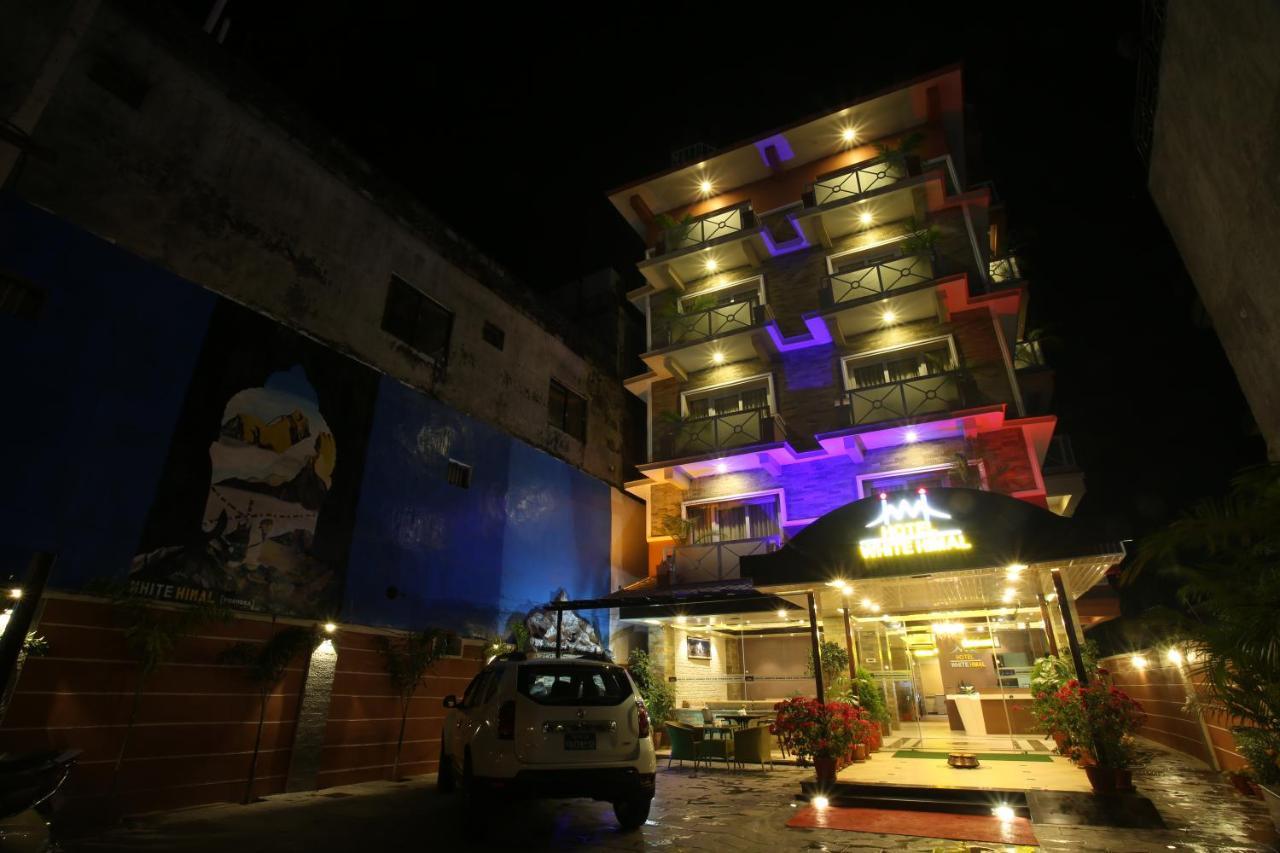 Hotel White Himal Pokhara Exterior photo