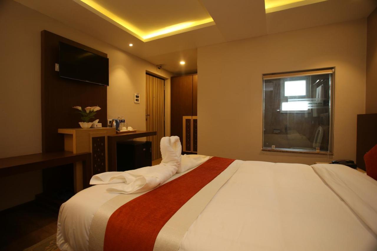 Hotel White Himal Pokhara Exterior photo