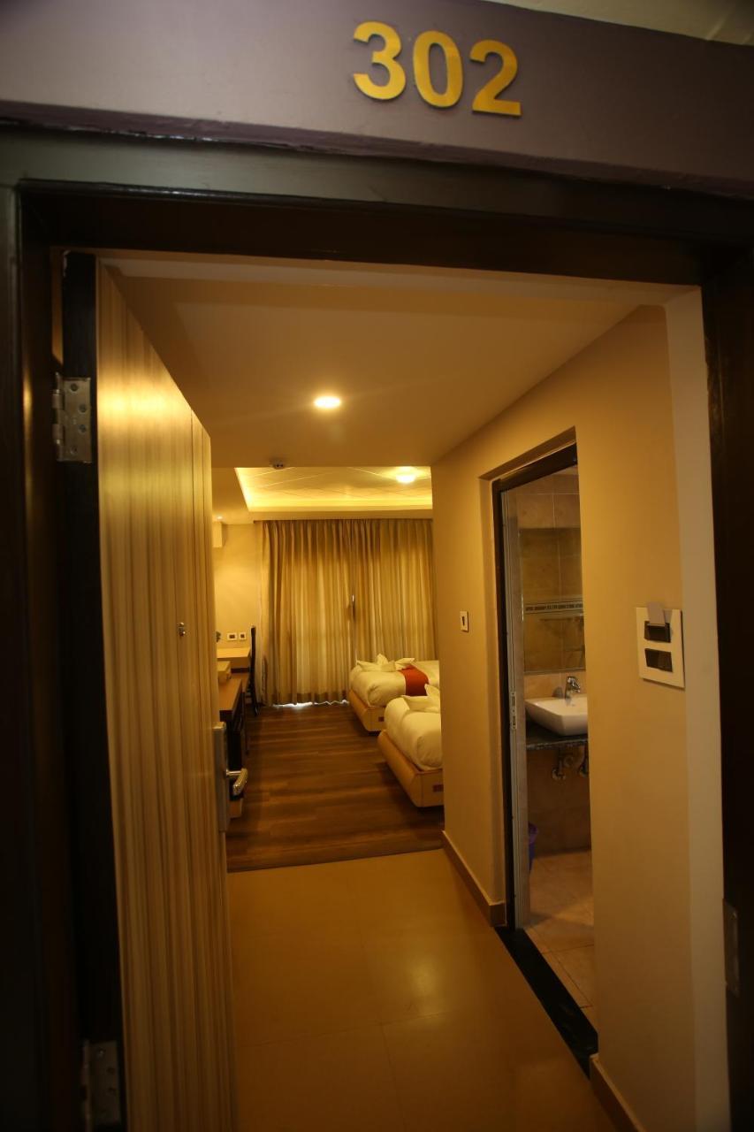 Hotel White Himal Pokhara Exterior photo