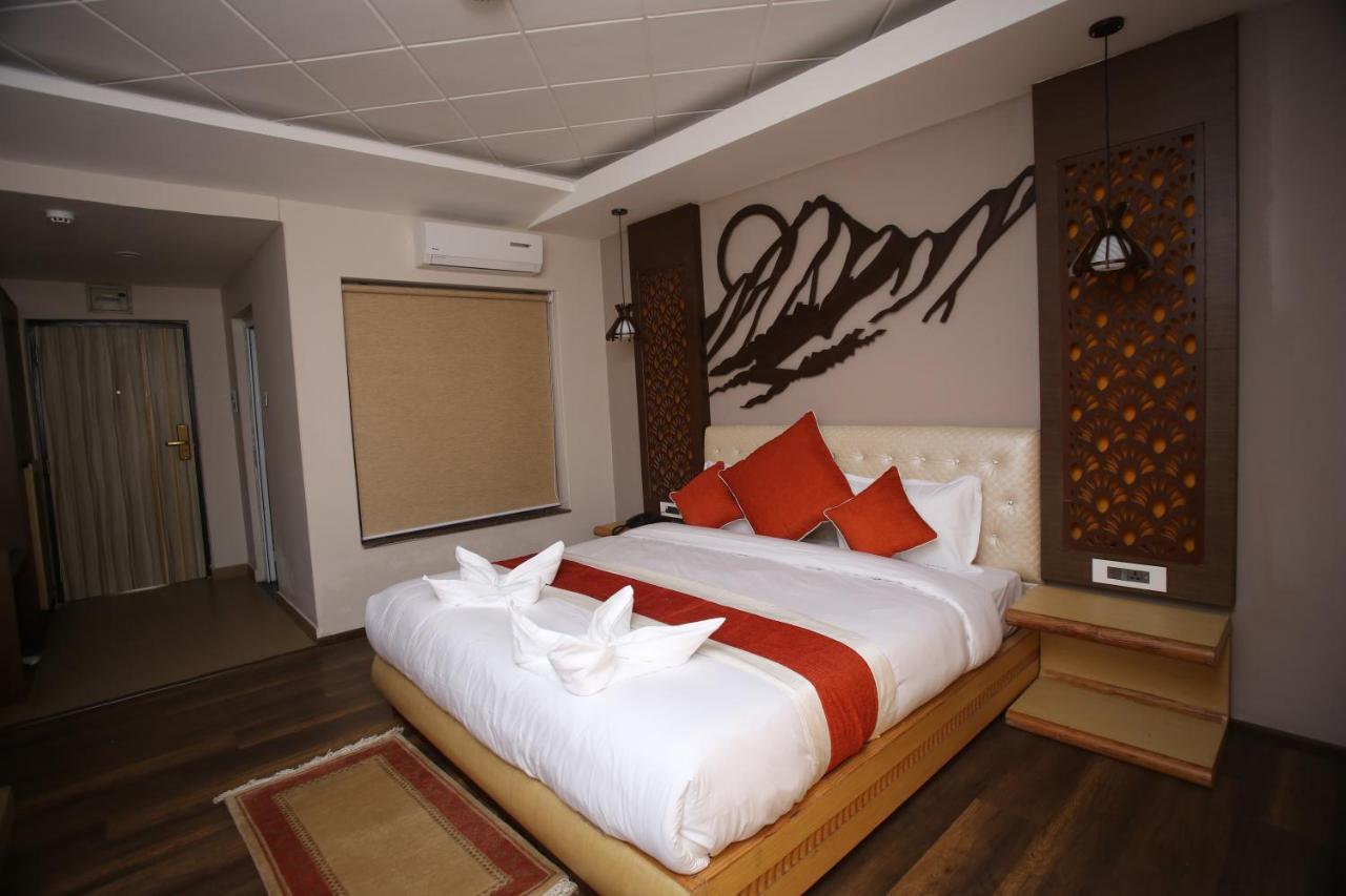 Hotel White Himal Pokhara Exterior photo
