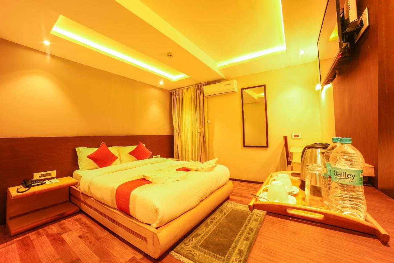 Hotel White Himal Pokhara Exterior photo