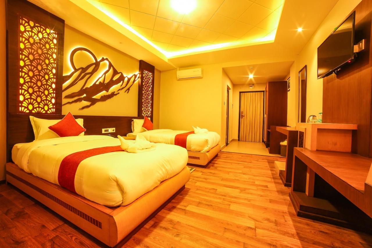 Hotel White Himal Pokhara Exterior photo