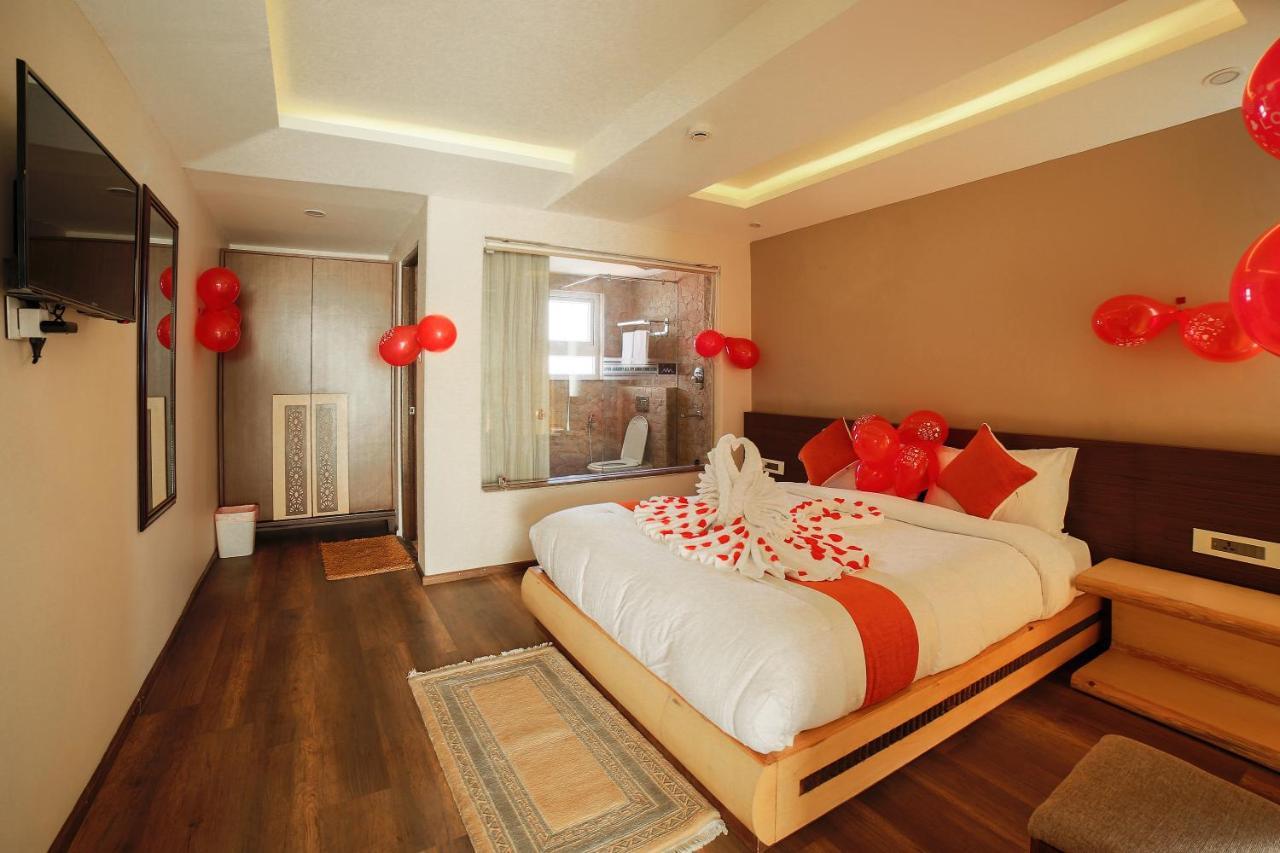 Hotel White Himal Pokhara Exterior photo