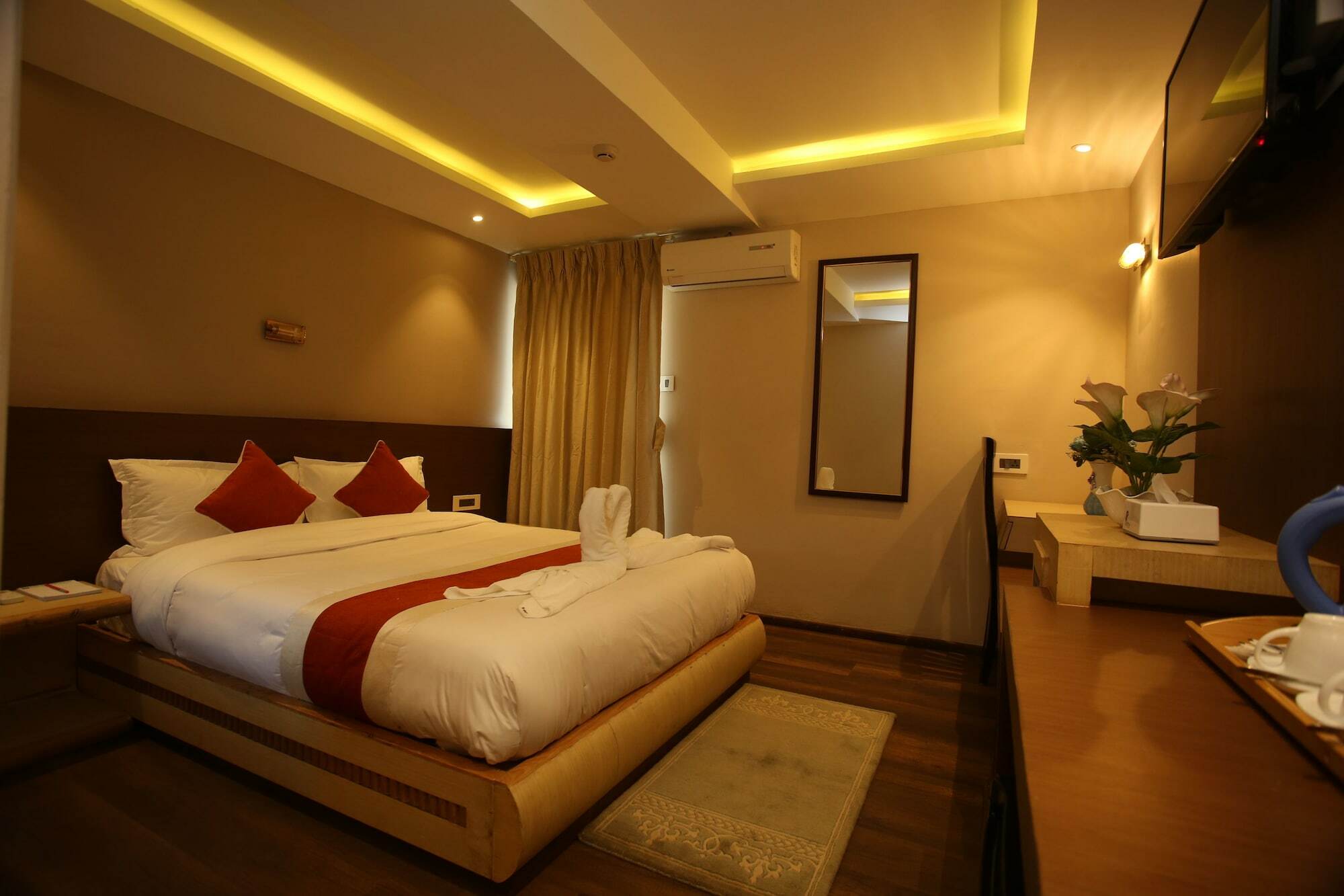 Hotel White Himal Pokhara Exterior photo