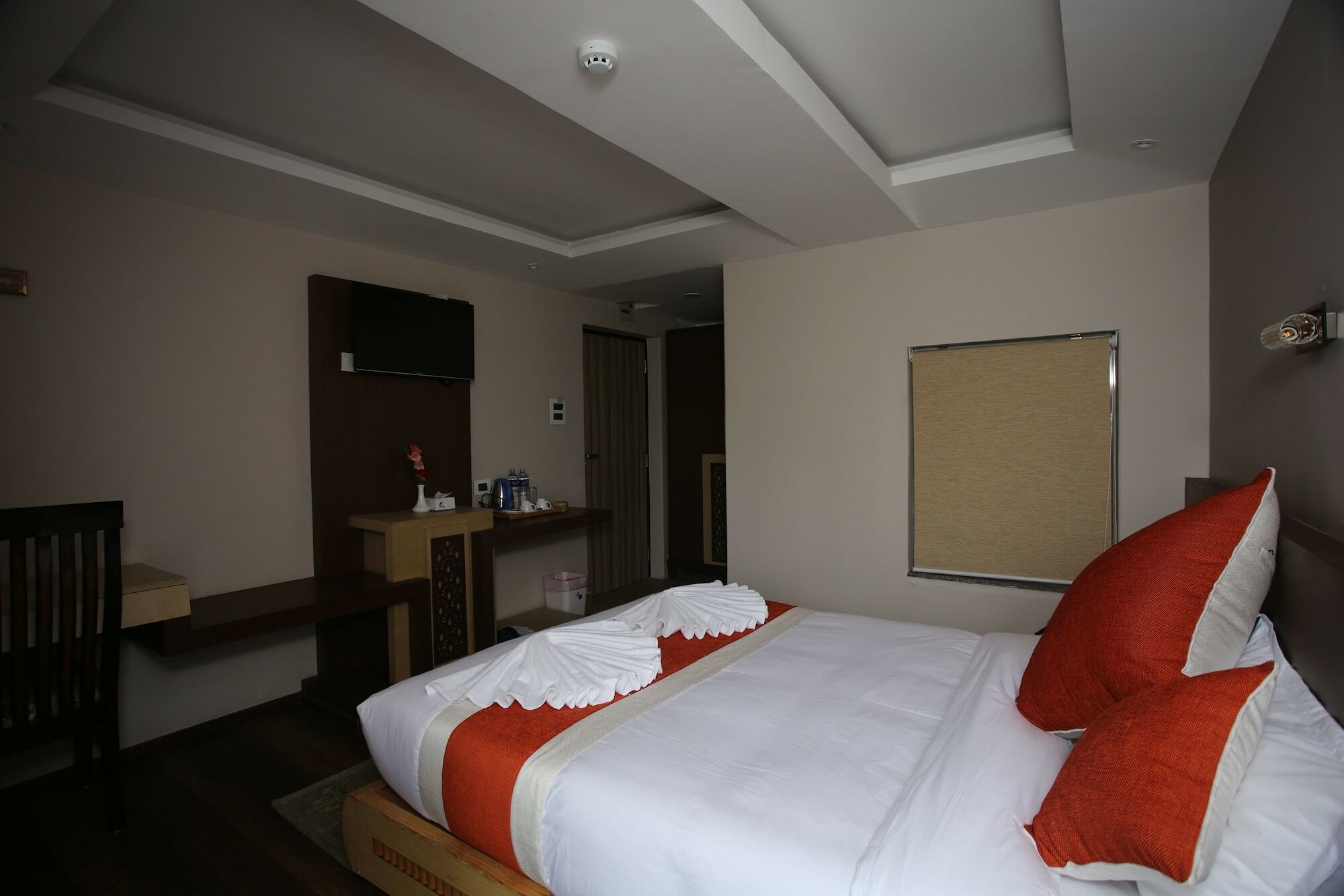 Hotel White Himal Pokhara Exterior photo